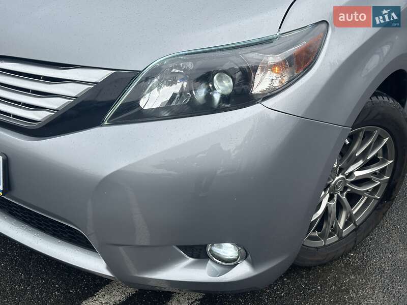 Минивэн Toyota Sienna 2012 в Киеве