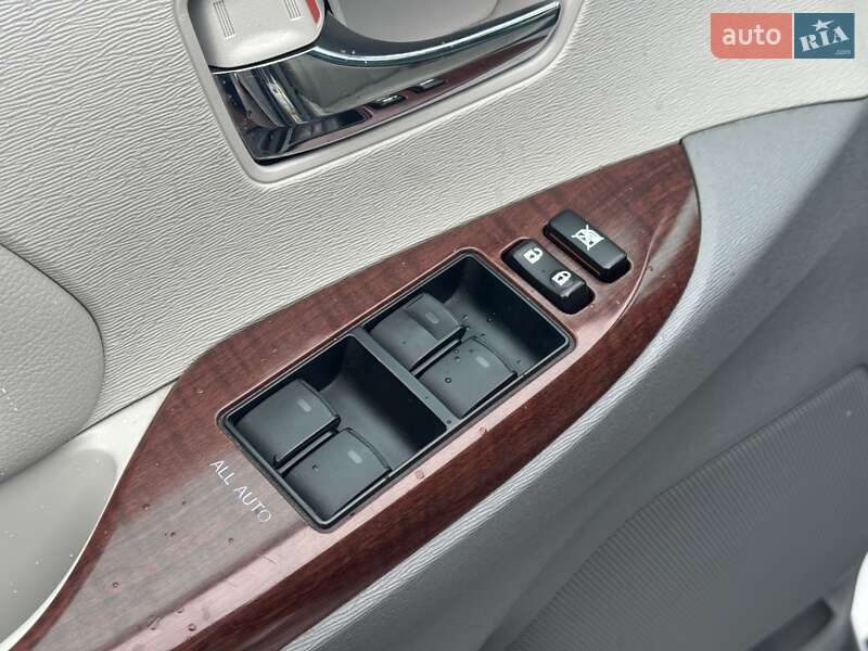 Минивэн Toyota Sienna 2012 в Киеве