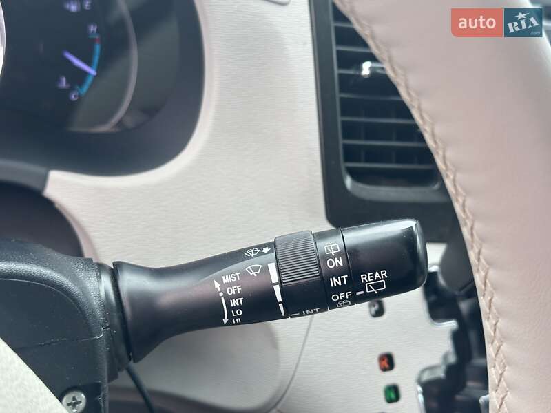 Минивэн Toyota Sienna 2012 в Киеве