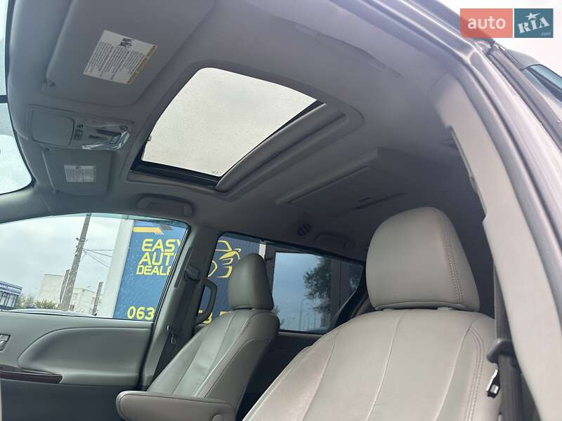 Минивэн Toyota Sienna 2012 в Киеве