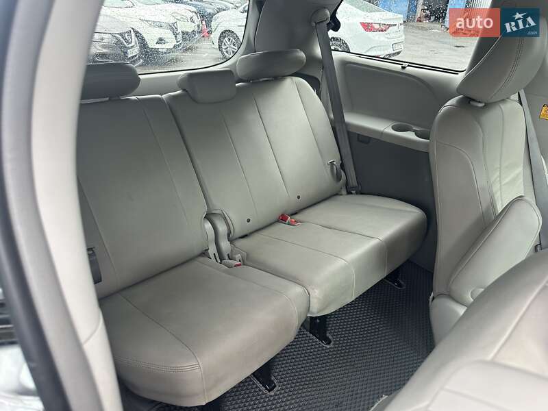 Минивэн Toyota Sienna 2012 в Киеве