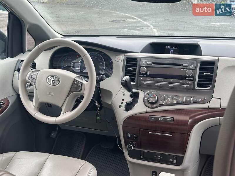 Минивэн Toyota Sienna 2012 в Киеве