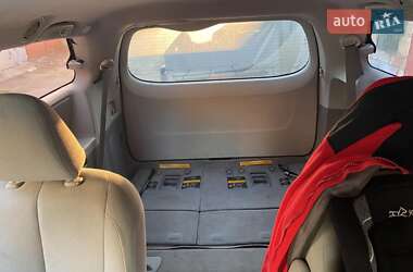 Минивэн Toyota Sienna 2010 в 