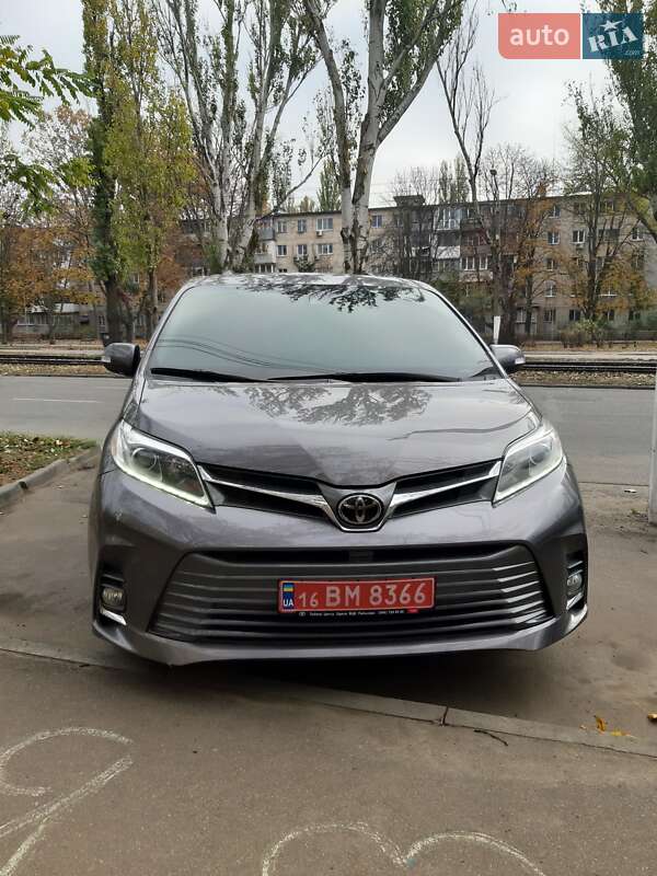 Мінівен Toyota Sienna 2019 в Одесі