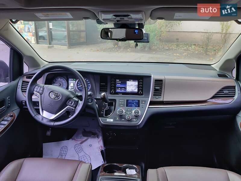 Мінівен Toyota Sienna 2019 в Одесі