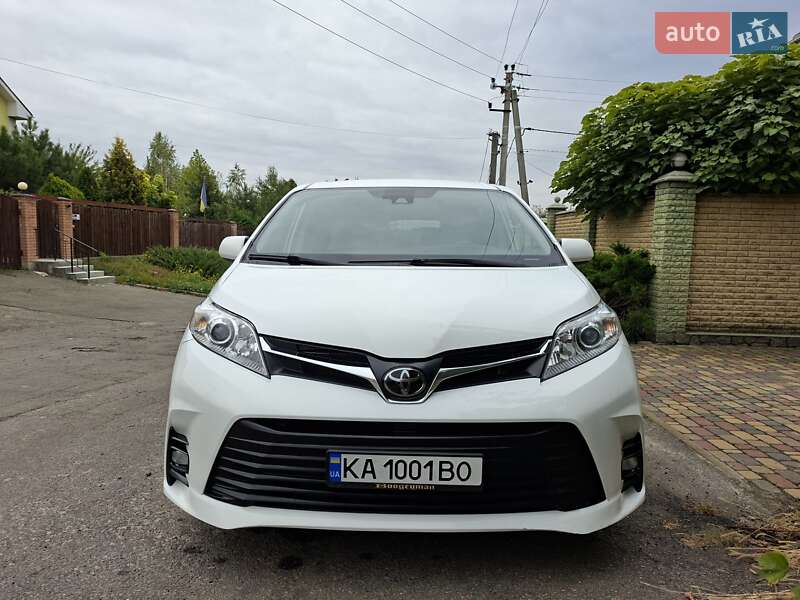Мінівен Toyota Sienna 2019 в Києві