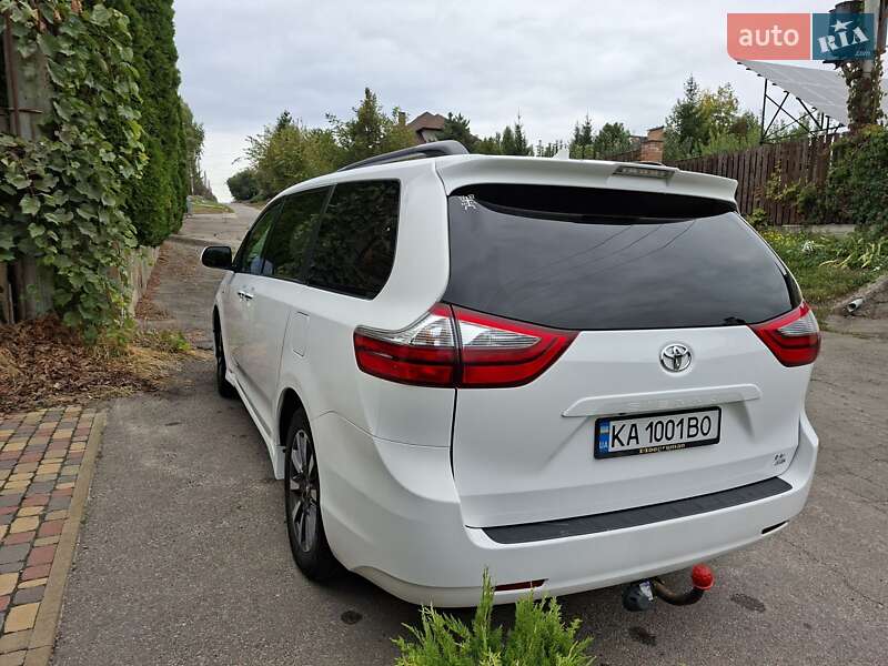 Мінівен Toyota Sienna 2019 в Києві