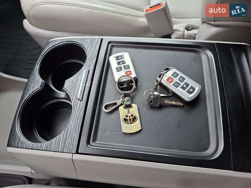 Мінівен Toyota Sienna 2019 в Києві