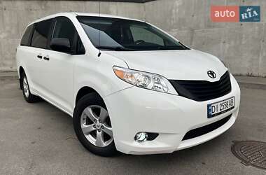 Минивэн Toyota Sienna 2010 в Киеве
