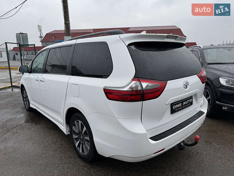 Минивэн Toyota Sienna 2019 в Киеве