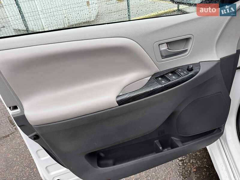 Минивэн Toyota Sienna 2019 в Киеве