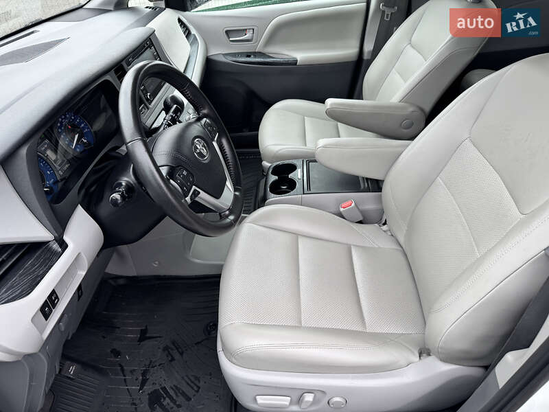 Минивэн Toyota Sienna 2019 в Киеве