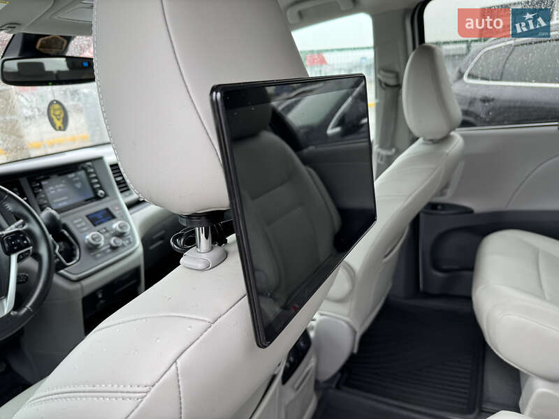 Минивэн Toyota Sienna 2019 в Киеве