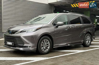 Минивэн Toyota Sienna 2023 в Киеве