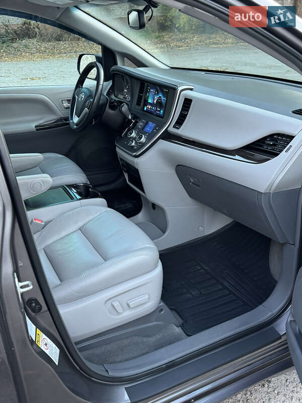 Мінівен Toyota Sienna 2016 в Дніпрі фото 25 Мінівен Toyota Sienna 2016 в Дніпрі
