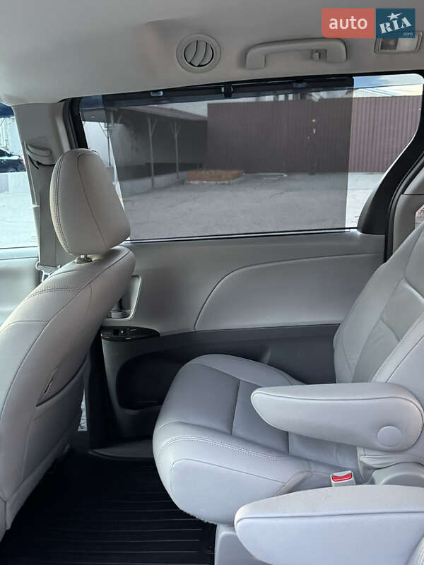 Мінівен Toyota Sienna 2016 в Дніпрі фото 41 Мінівен Toyota Sienna 2016 в Дніпрі