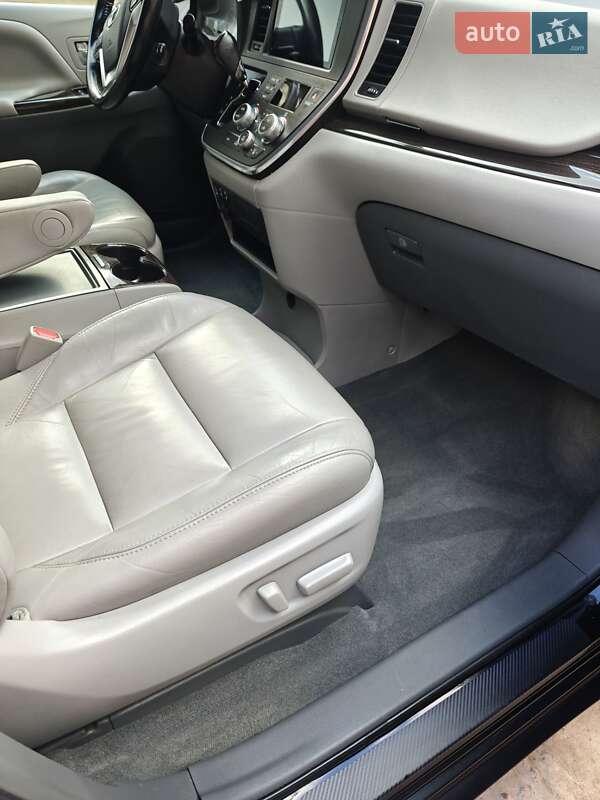 Минивэн Toyota Sienna 2016 в Хмельницком фото 14 Минивэн Toyota Sienna 2016 в Хмельницком