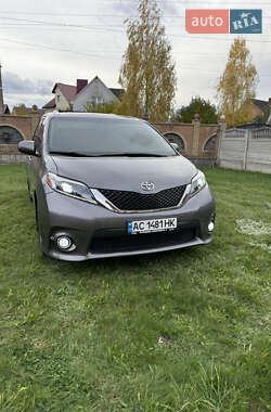 Минивэн Toyota Sienna 2017 в Луцке