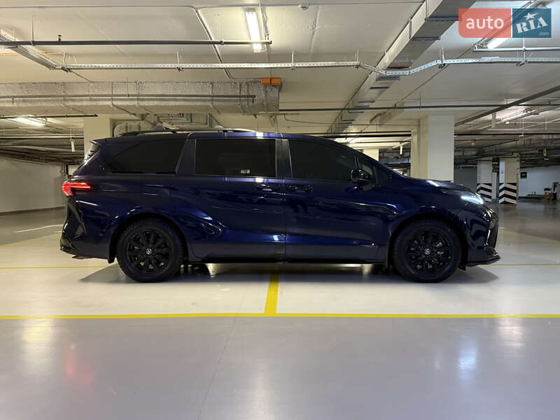 Минивэн Toyota Sienna 2022 в Киеве