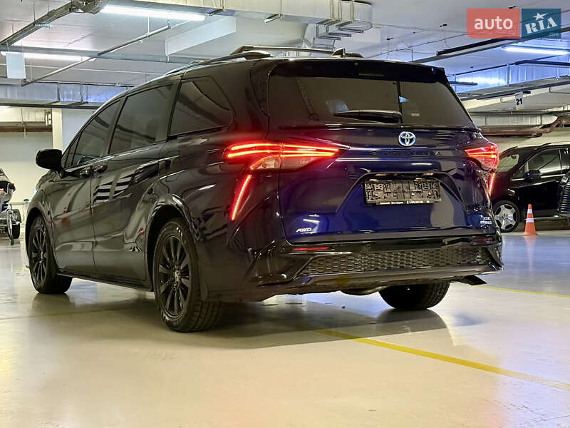 Минивэн Toyota Sienna 2022 в Киеве