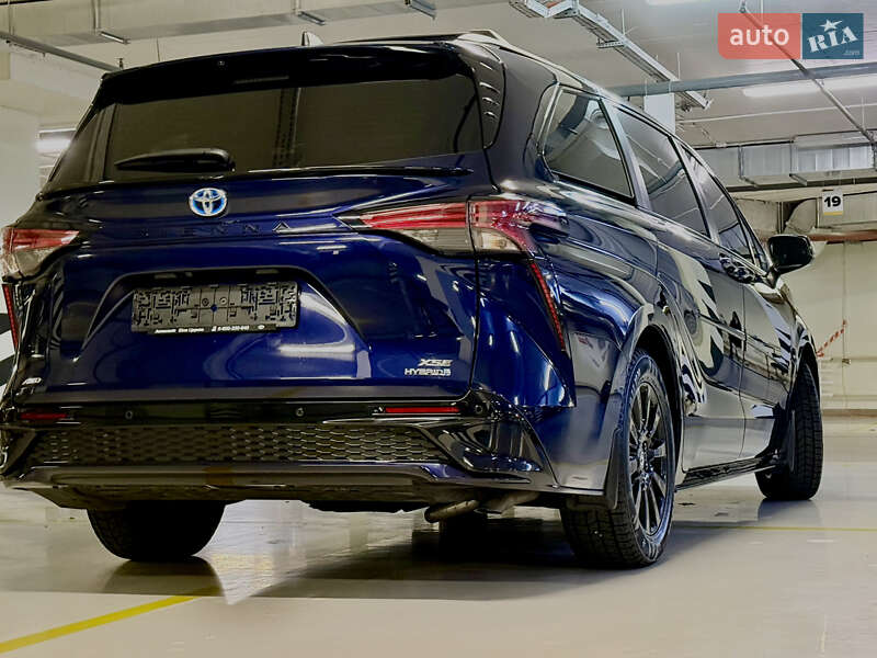 Минивэн Toyota Sienna 2022 в Киеве
