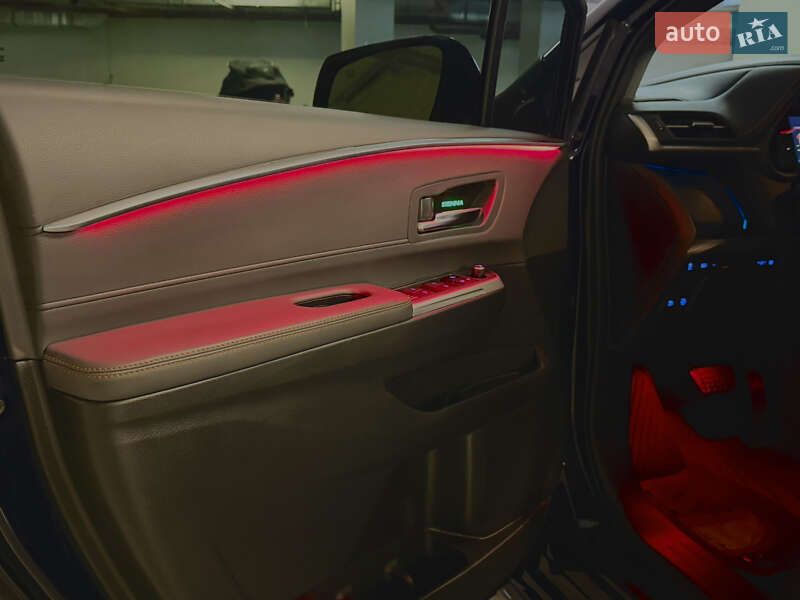 Минивэн Toyota Sienna 2022 в Киеве