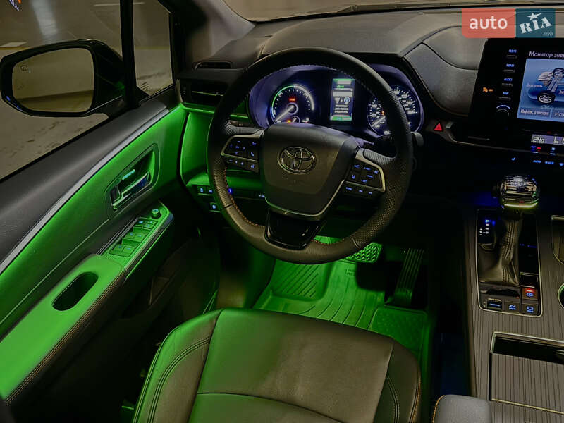 Минивэн Toyota Sienna 2022 в Киеве