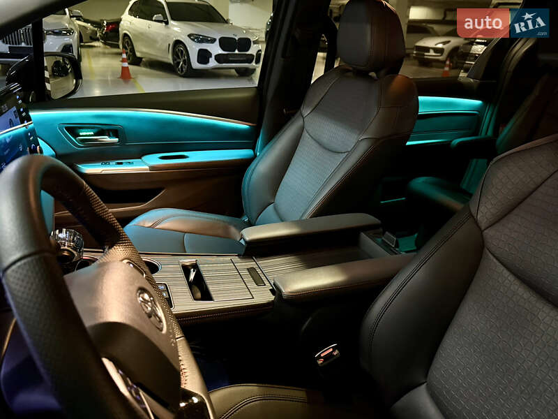 Минивэн Toyota Sienna 2022 в Киеве