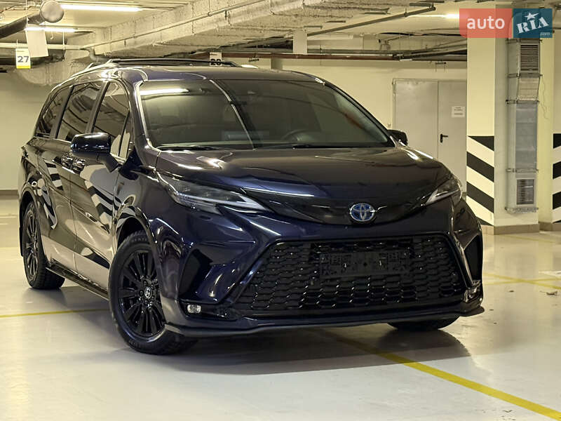 Минивэн Toyota Sienna 2022 в Киеве