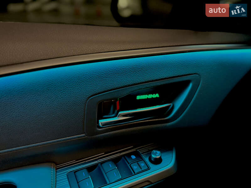 Минивэн Toyota Sienna 2022 в Киеве