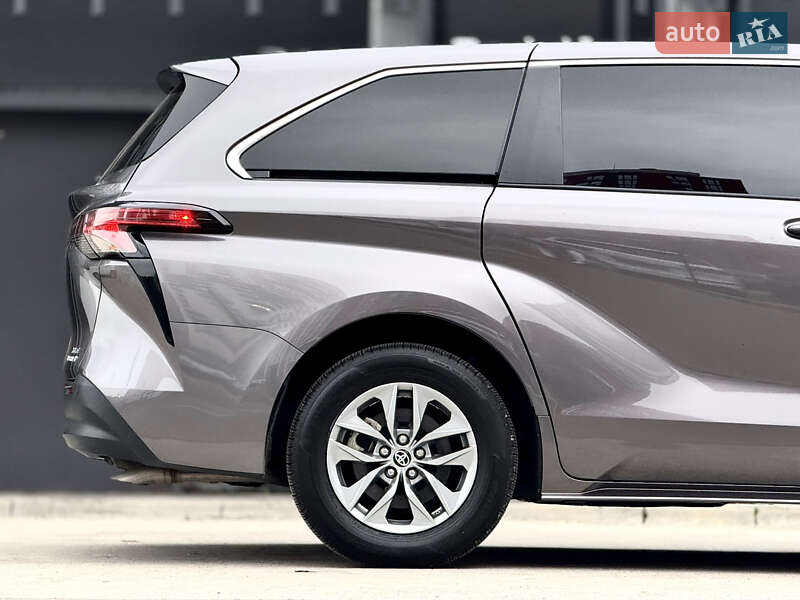 Минивэн Toyota Sienna 2021 в Киеве