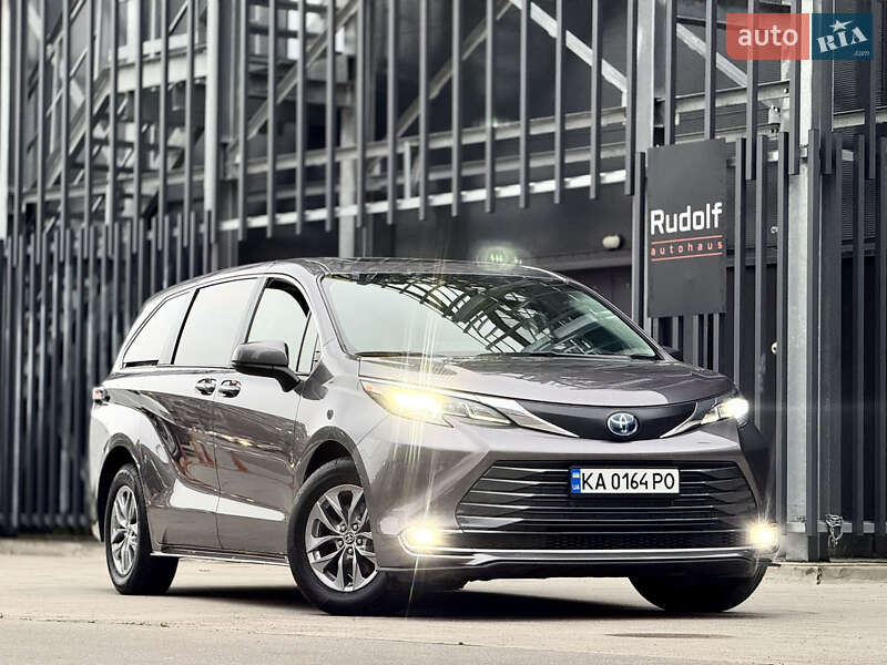 Минивэн Toyota Sienna 2021 в Киеве