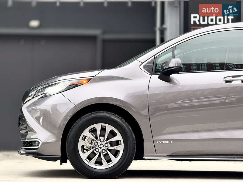 Минивэн Toyota Sienna 2021 в Киеве