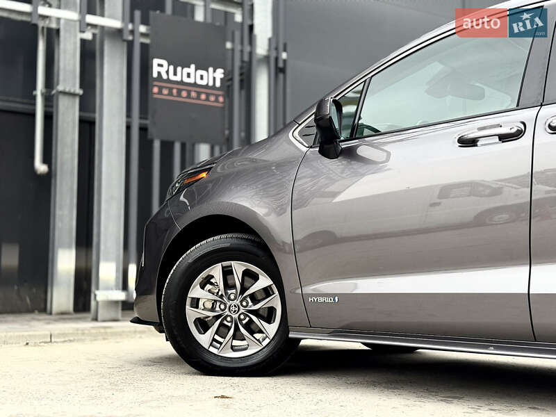 Минивэн Toyota Sienna 2021 в Киеве