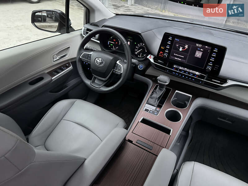 Минивэн Toyota Sienna 2021 в Киеве