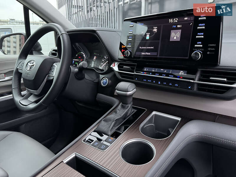 Минивэн Toyota Sienna 2021 в Киеве