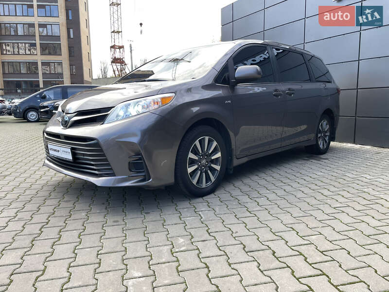 Мінівен Toyota Sienna 2019 в Одесі
