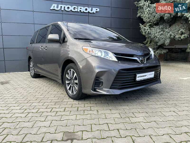Мінівен Toyota Sienna 2019 в Одесі