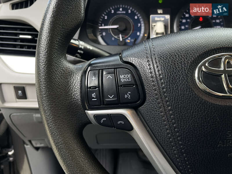 Мінівен Toyota Sienna 2019 в Одесі