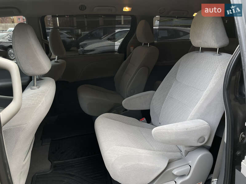 Мінівен Toyota Sienna 2019 в Одесі