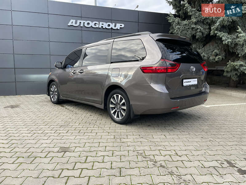 Мінівен Toyota Sienna 2019 в Одесі