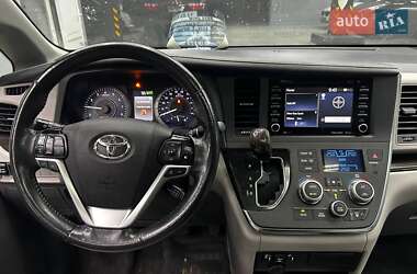 Мінівен Toyota Sienna 2018 в Чернівцях