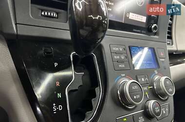 Мінівен Toyota Sienna 2018 в Чернівцях