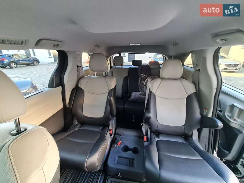 Мінівен Toyota Sienna 2021 в Києві