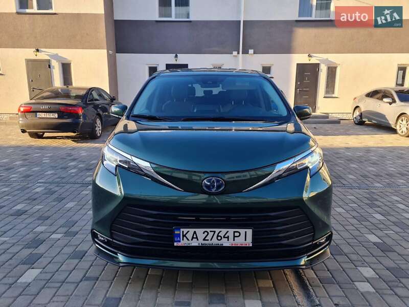 Мінівен Toyota Sienna 2021 в Києві