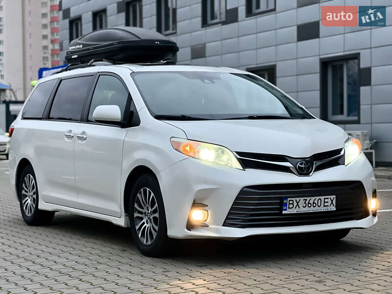 Минивэн Toyota Sienna 2017 в Киеве