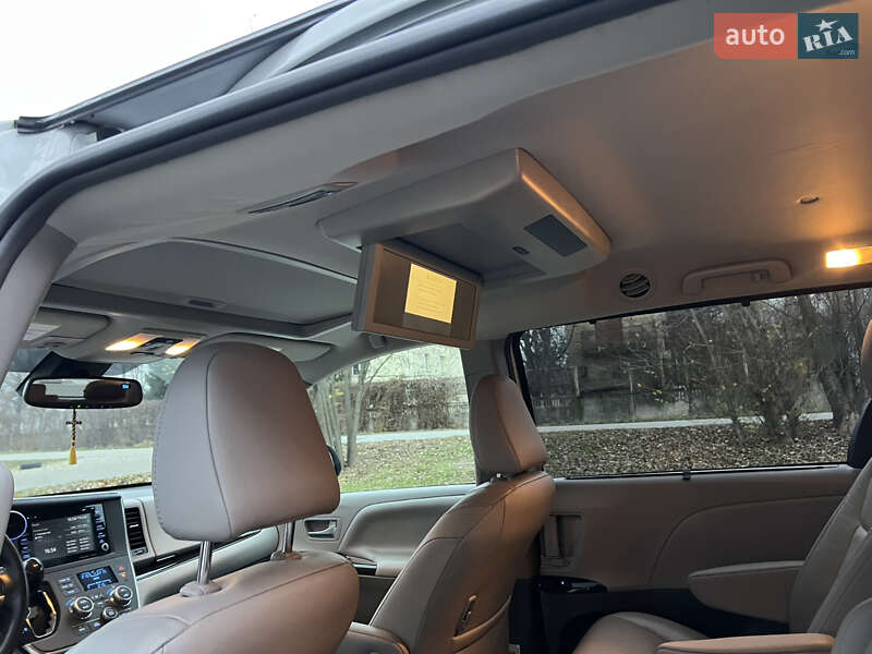 Минивэн Toyota Sienna 2017 в Киеве