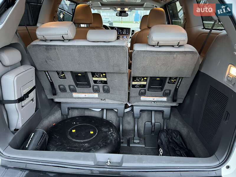 Минивэн Toyota Sienna 2017 в Киеве