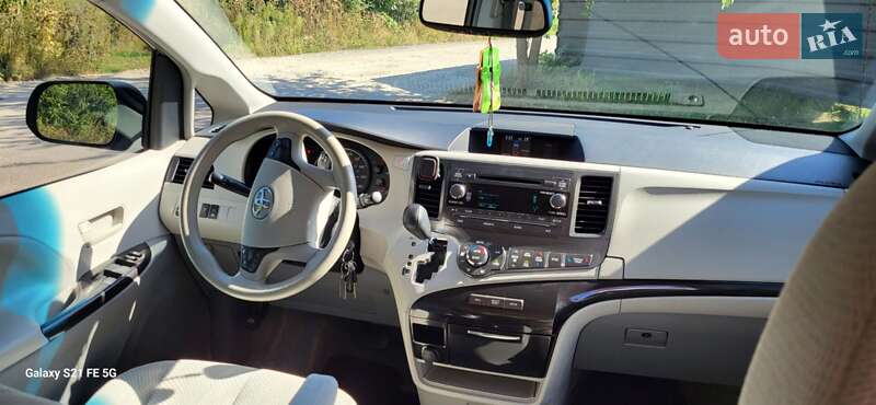 Мінівен Toyota Sienna 2013 в Тернополі