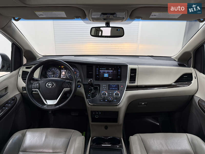 Мінівен Toyota Sienna 2017 в Одесі